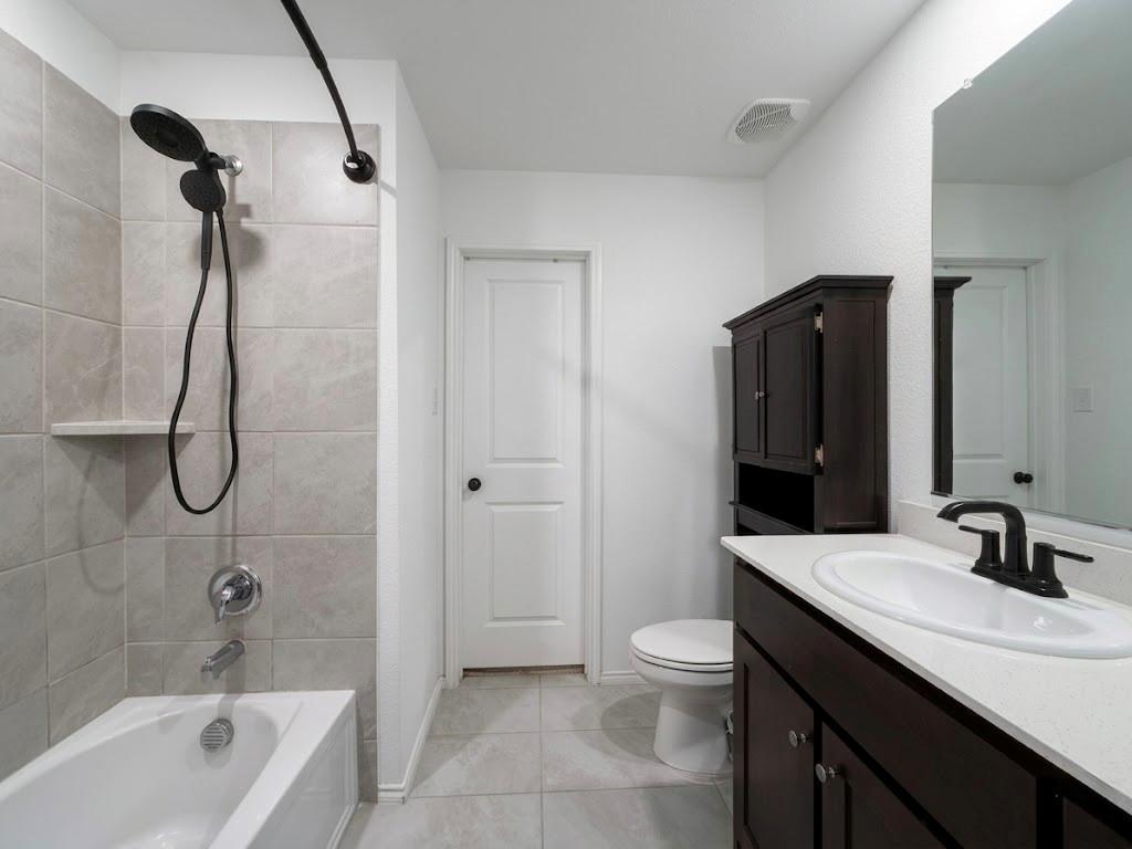 14033 Earlham Street Pilot Point, TX 76258 - Photo 19 of 39 PRIMARY - WALK IN CLOSET