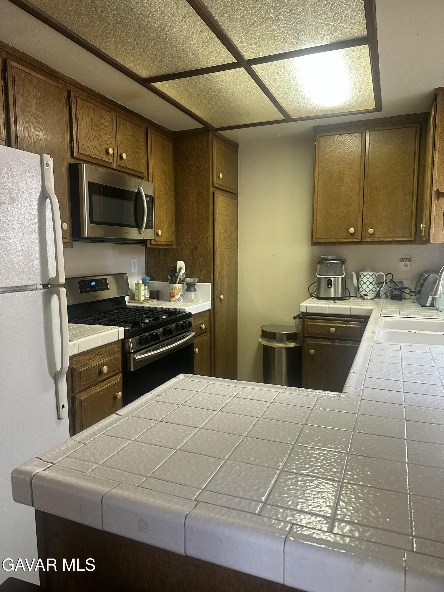 15051 Sherman Way, Unit F Van Nuys, CA 91405 - Photo 3 of 13 IMG_0560