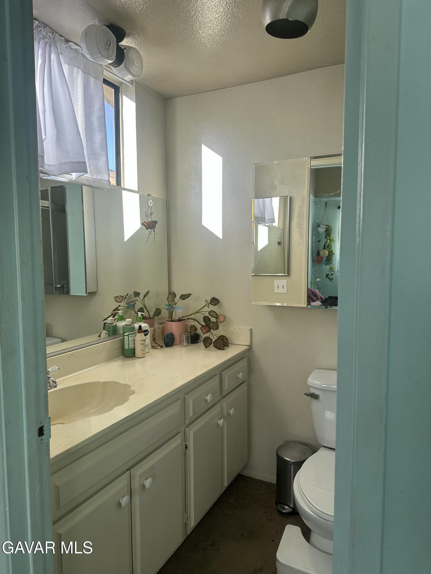 15051 Sherman Way, Unit F Van Nuys, CA 91405 - Photo 6 of 13 IMG_0571