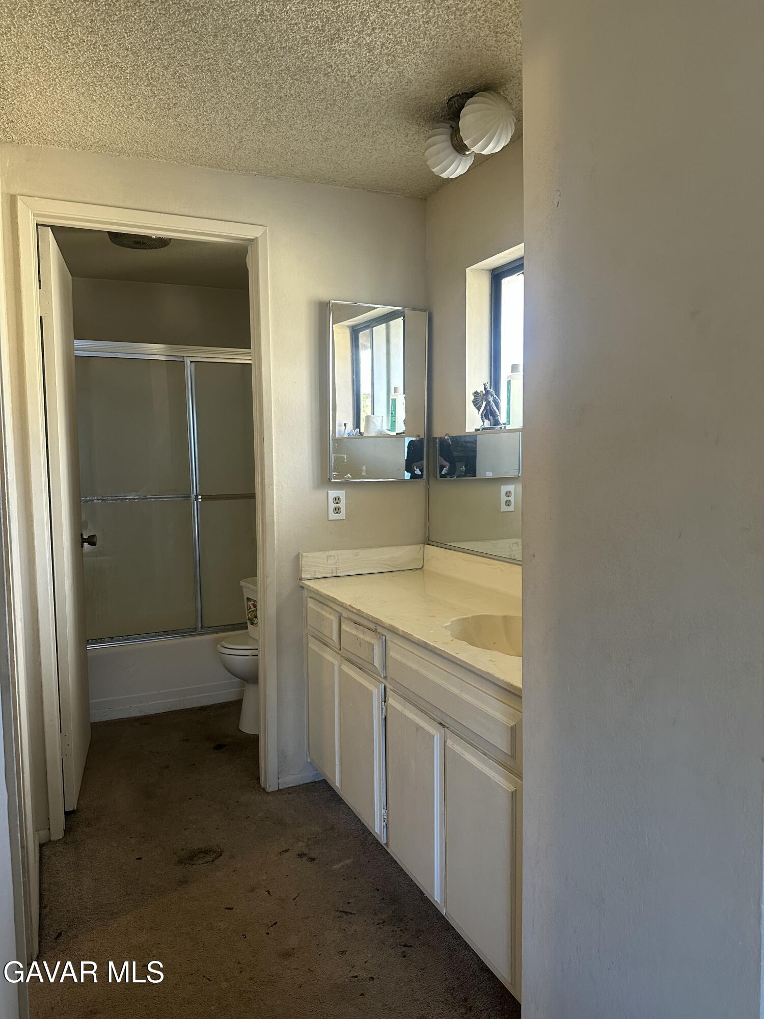 15051 Sherman Way, Unit F Van Nuys, CA 91405 - Photo 9 of 13 IMG_0573