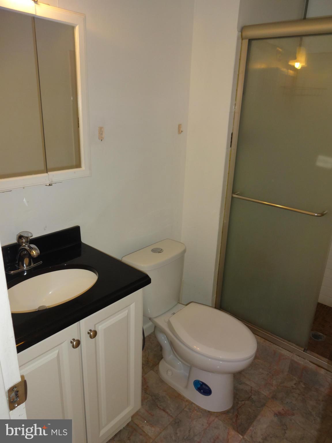 8963 Centerway Road Gaithersburg, MD 20879 - Photo 13 of 25 Bath (Master)