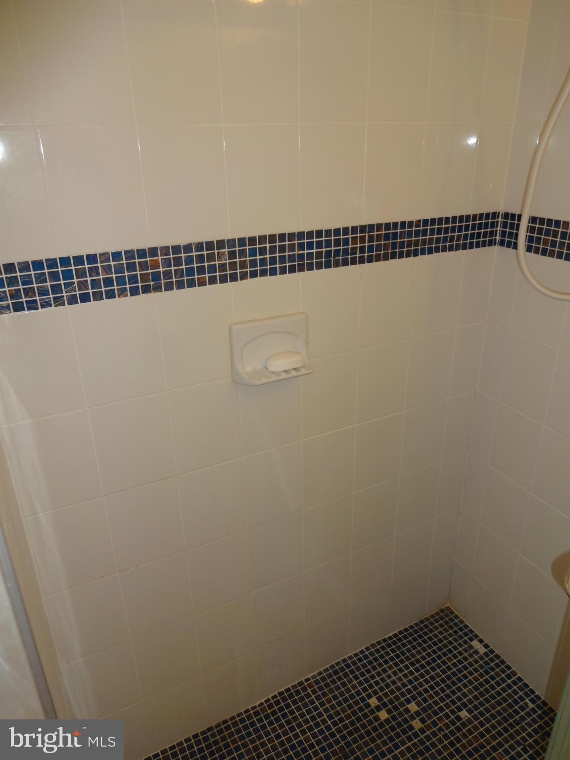 8963 Centerway Road Gaithersburg, MD 20879 - Photo 24 of 25 Bath