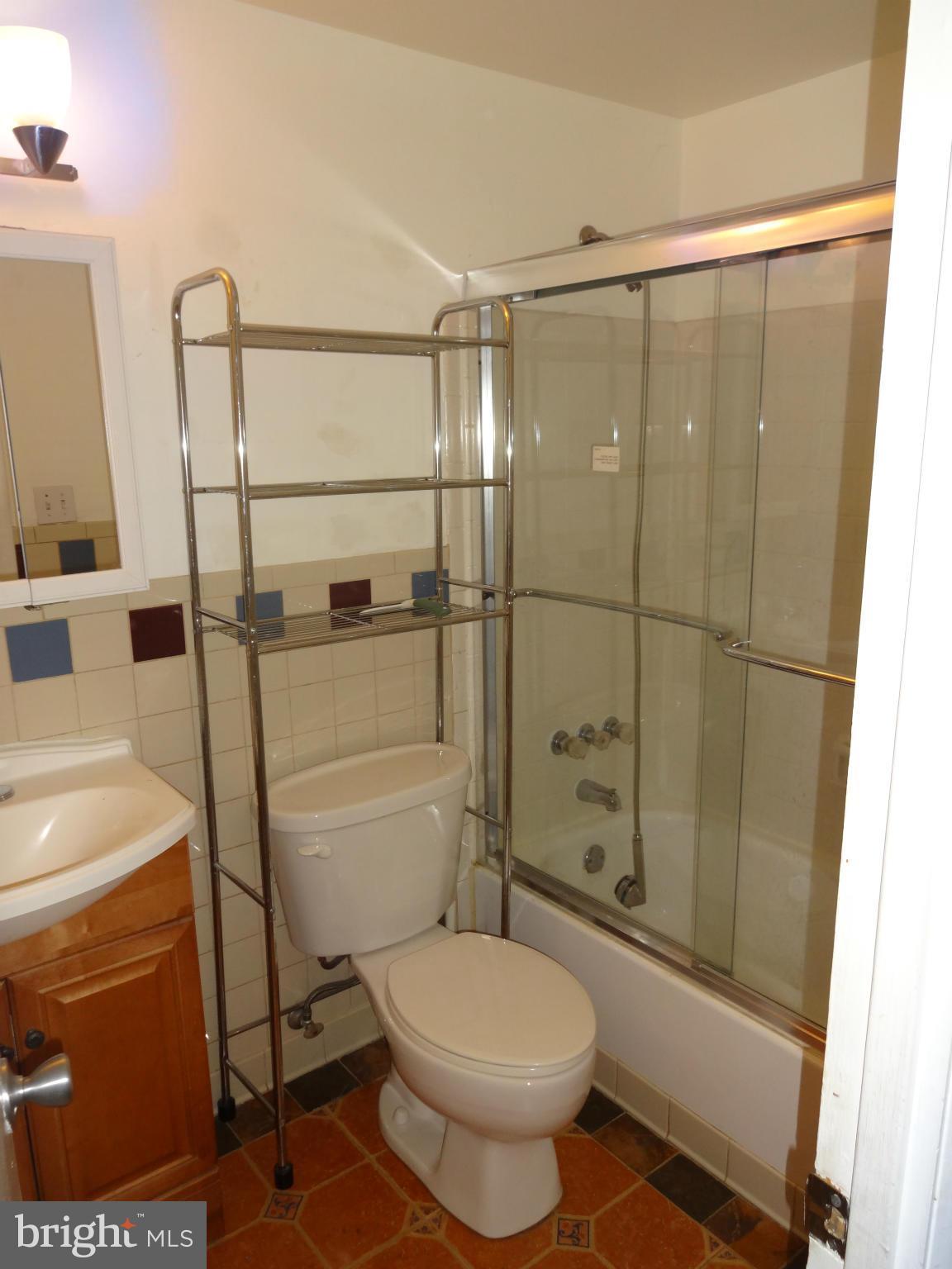 8963 Centerway Road Gaithersburg, MD 20879 - Photo 9 of 25 Bath