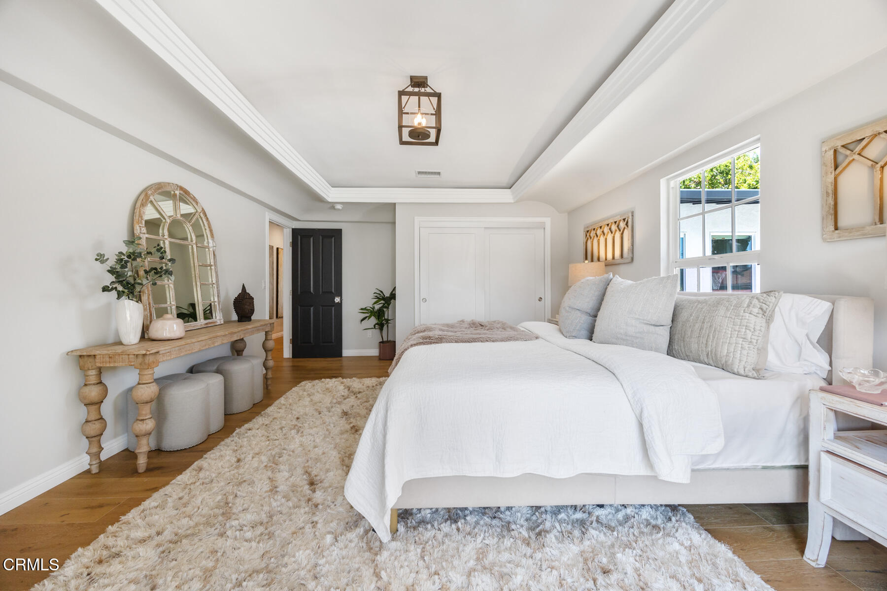 2386 Galbreth Road Pasadena, CA 91104 - Photo 32 of 63 a large white bed in a white room
