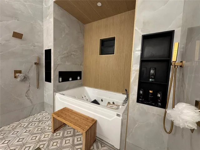 $979,900 | 17314 Highway 41, Spring Hill, FL 34610