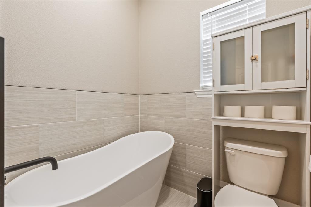 130 Private Road Hillsboro, TX 76645 - Photo 20 of 39 a bathroom with a toilet a sink and mirror