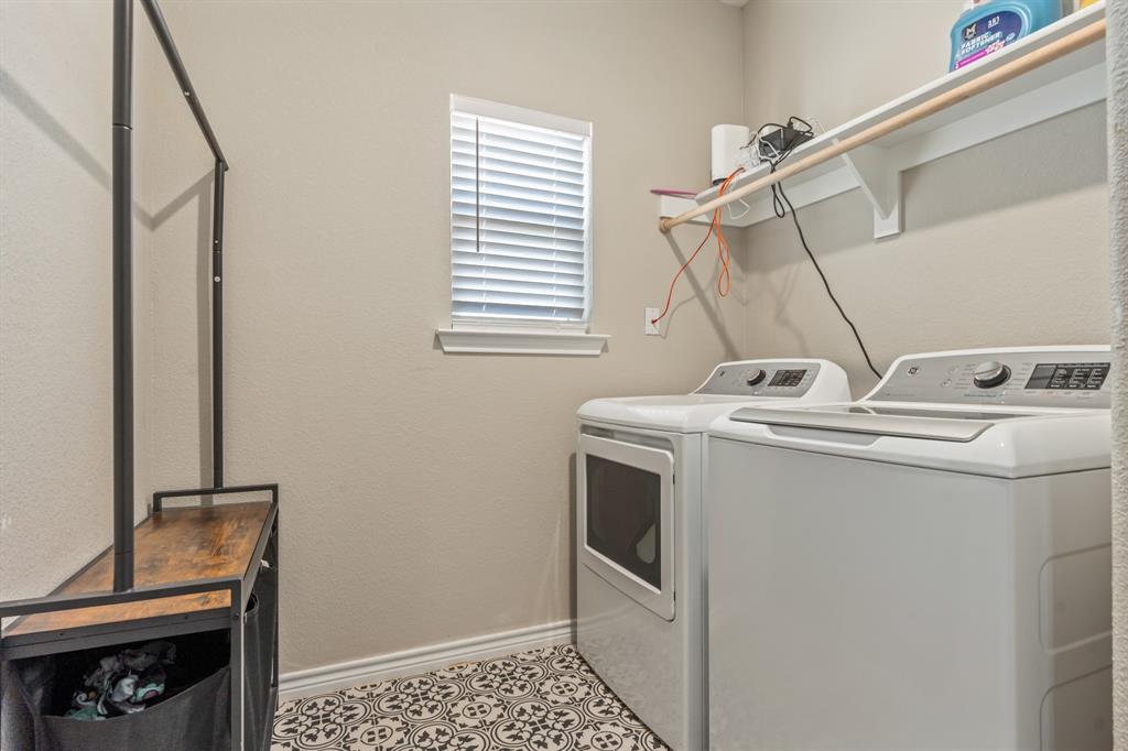 130 Private Road Hillsboro, TX 76645 - Photo 25 of 39 a utility room with dryer and washer