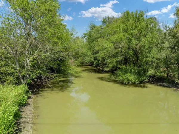 a view of a tennis court