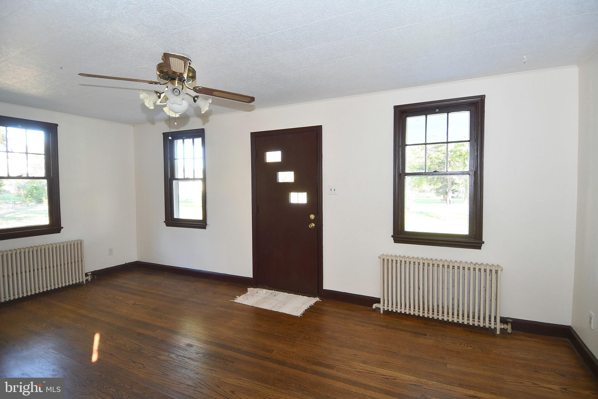 10976 Valley Road Berkeley Springs, WV 25411 - Photo 9 of 30