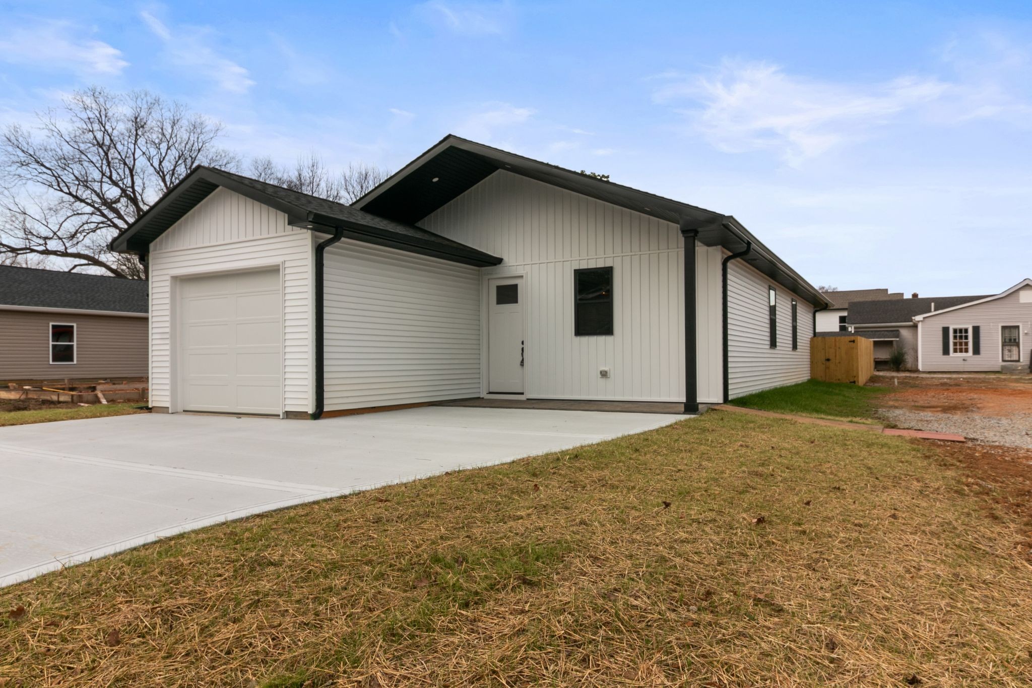 14 Warren Street Paris, TN 38242 - Photo 3 of 27 a house view with a backyard space
