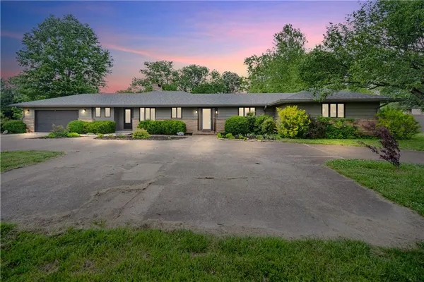 $259,900 | 515 Barton Avenue, Parsons, KS 67357