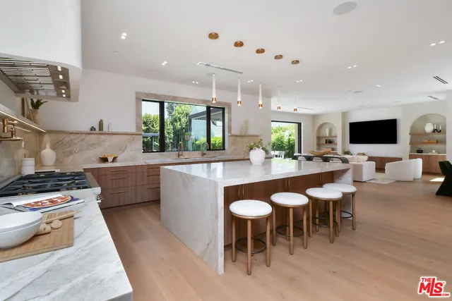 $6,495,000 | 112 South Valley Street, Burbank, CA 91505