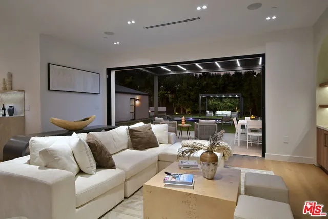 $6,495,000 | 112 South Valley Street, Burbank, CA 91505