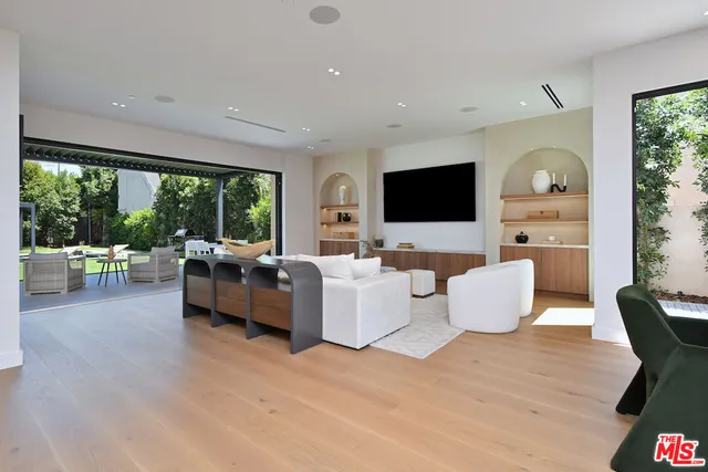 $6,495,000 | 112 South Valley Street, Burbank, CA 91505