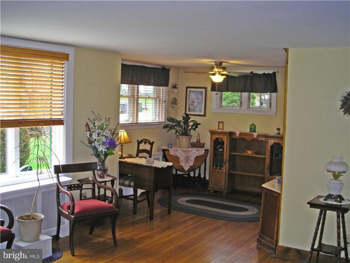 724 Fern Road Glenside, PA 19038 - Photo 5 of 25 Living Room