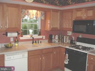 31 Roxberry Drive Sinking Spring, PA 19608 - Photo 3 of 6