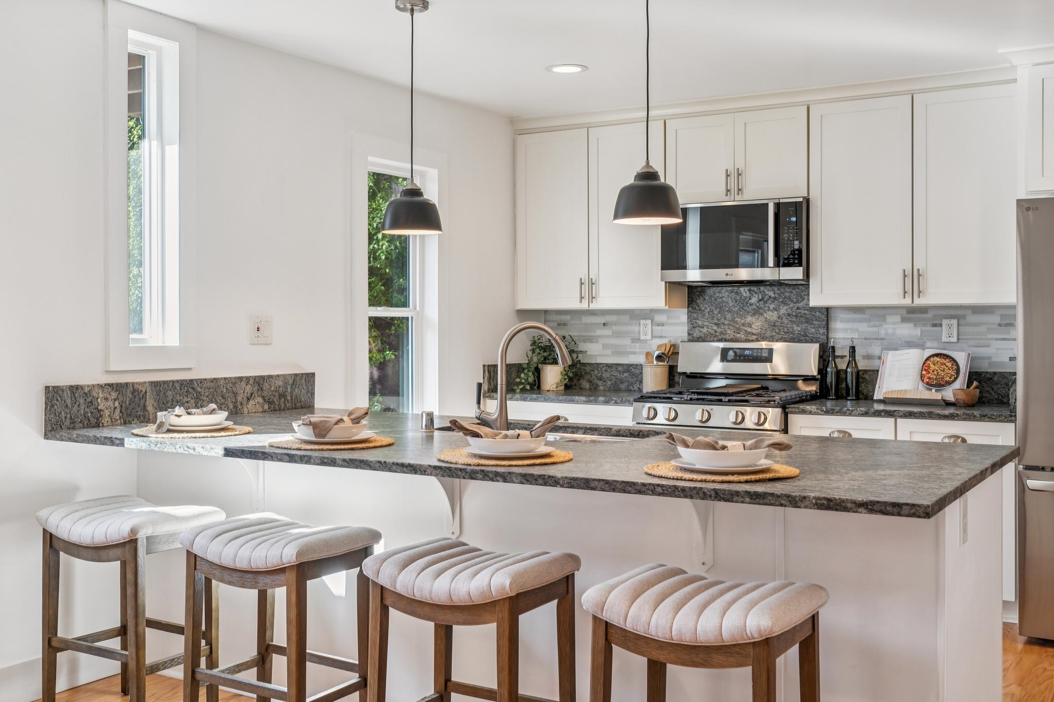 6507 Heather Ridge Way Oakland, CA 94611 - Photo 7 of 49