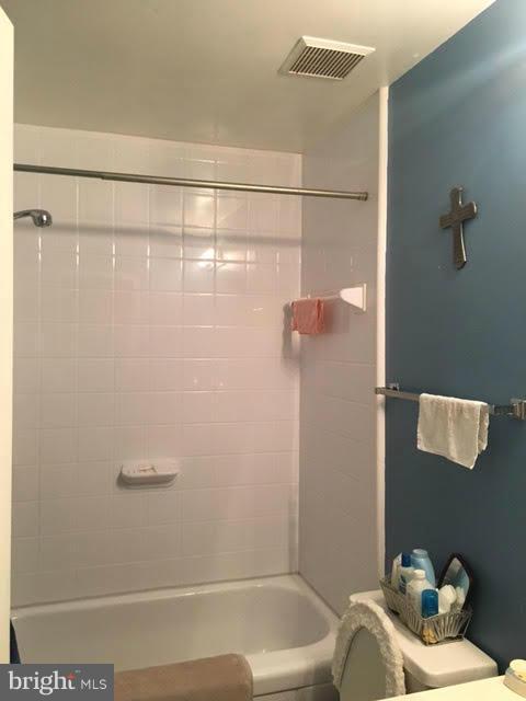 8631 Ritchboro Road District Heights, MD 20747 - Photo 4 of 11 a bathroom with a bathtub