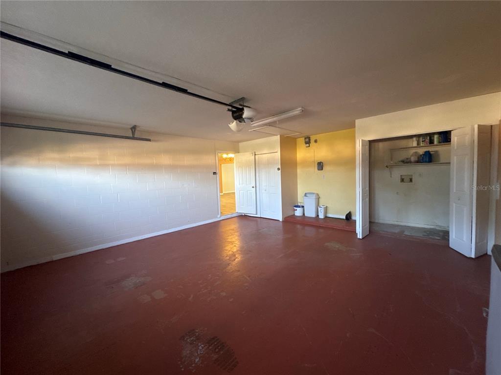 5440 Southwest 100th Loop Ocala, FL 34476 - Photo 29 of 37 a view of a big room with closet area