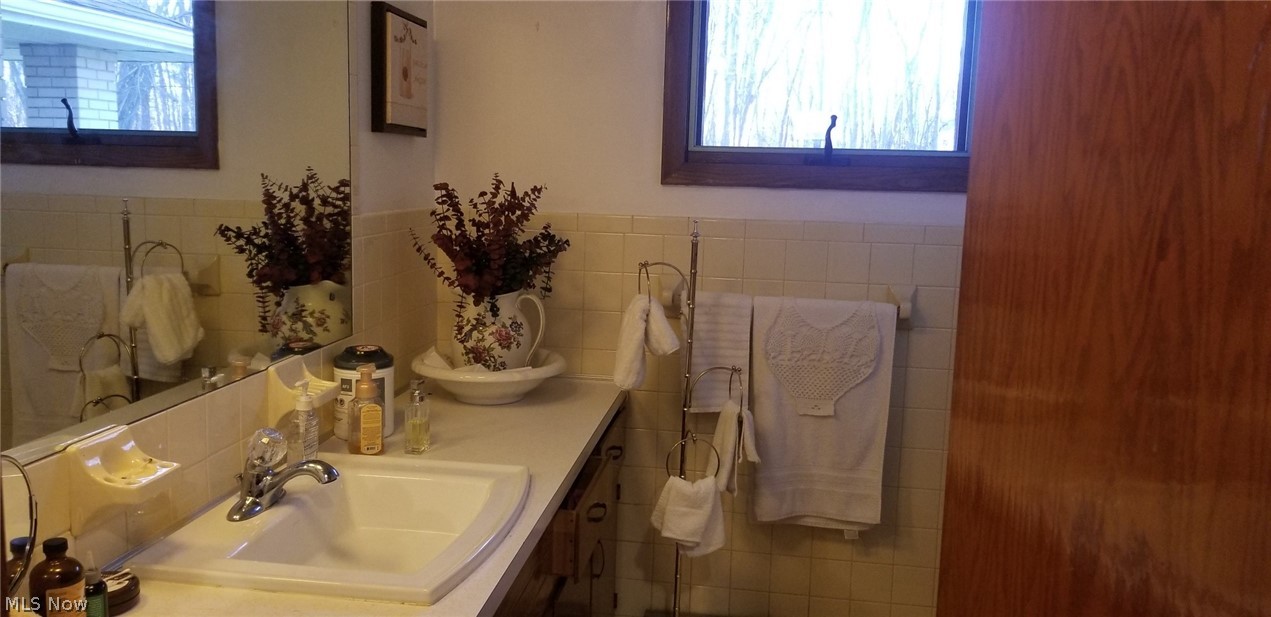 621 Robinson Road Campbell, OH 44405 - Photo 8 of 14 Gallery Image 8