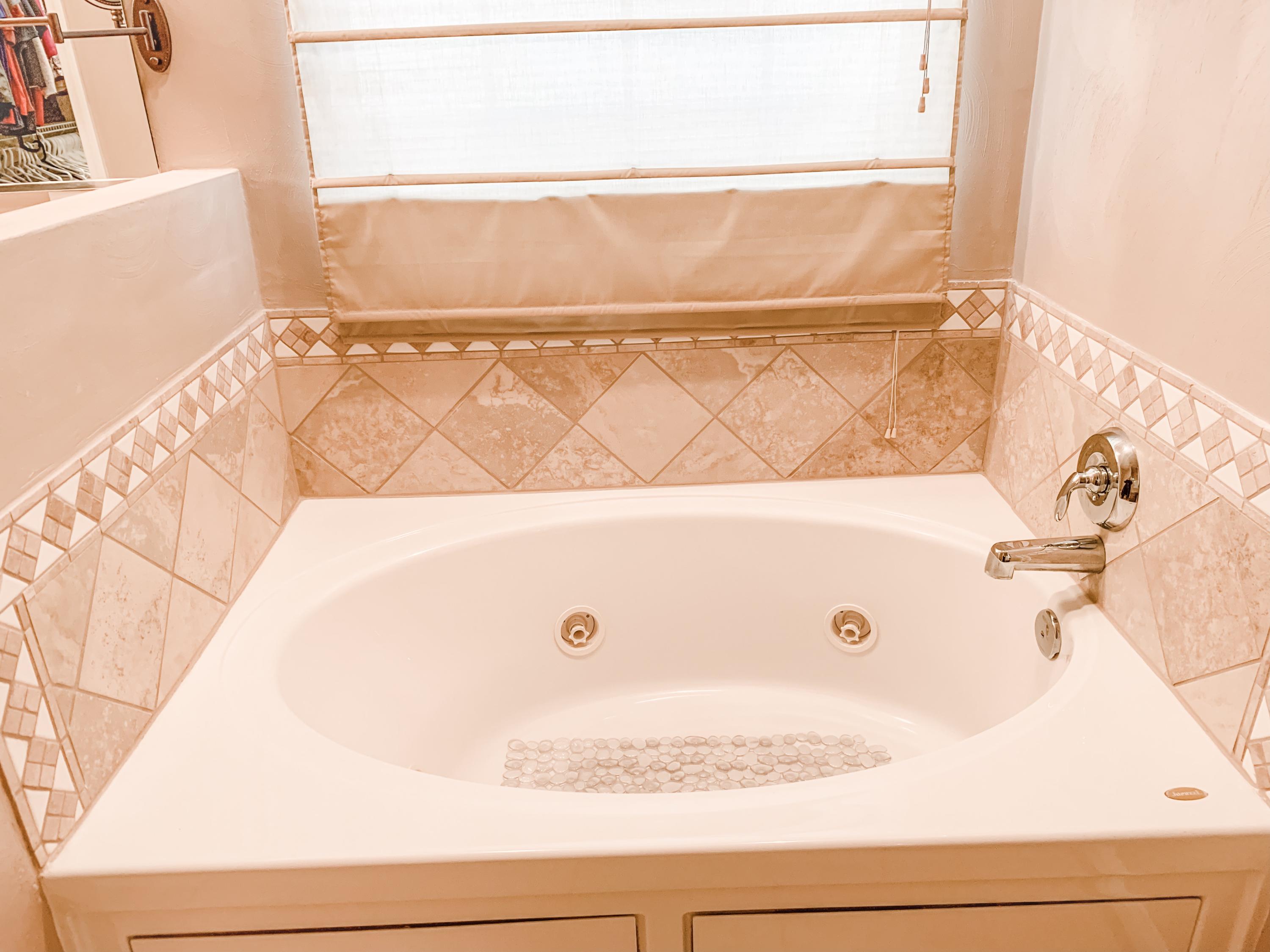 4242 Daugherty Road Salem, VA 24153 - Photo 19 of 40 a bathroom with a tub