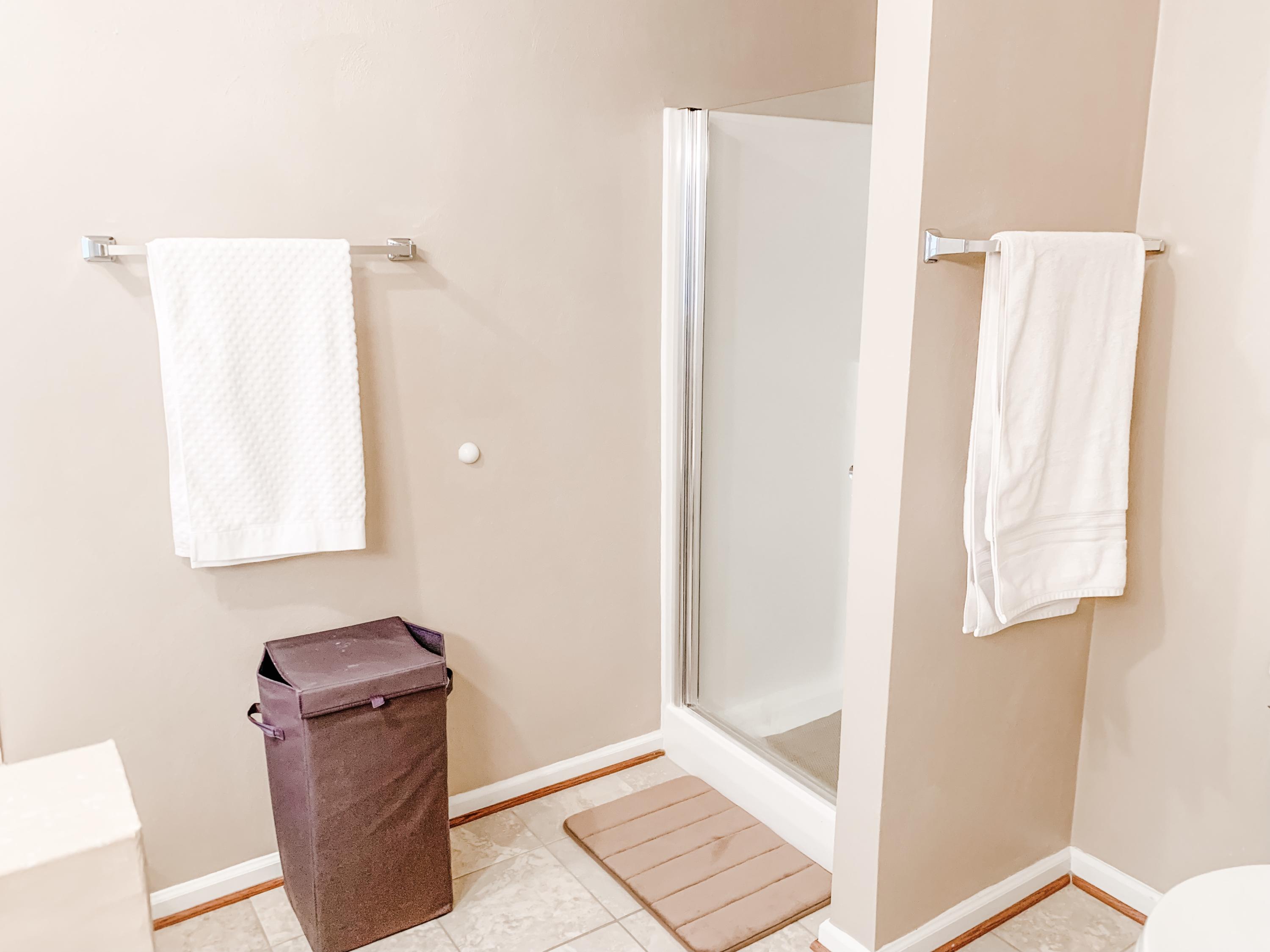 4242 Daugherty Road Salem, VA 24153 - Photo 20 of 40 a view of bathroom with small window