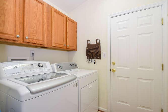 4242 Daugherty Road Salem, VA 24153 - Photo 26 of 40 a utility room with dryer and washer