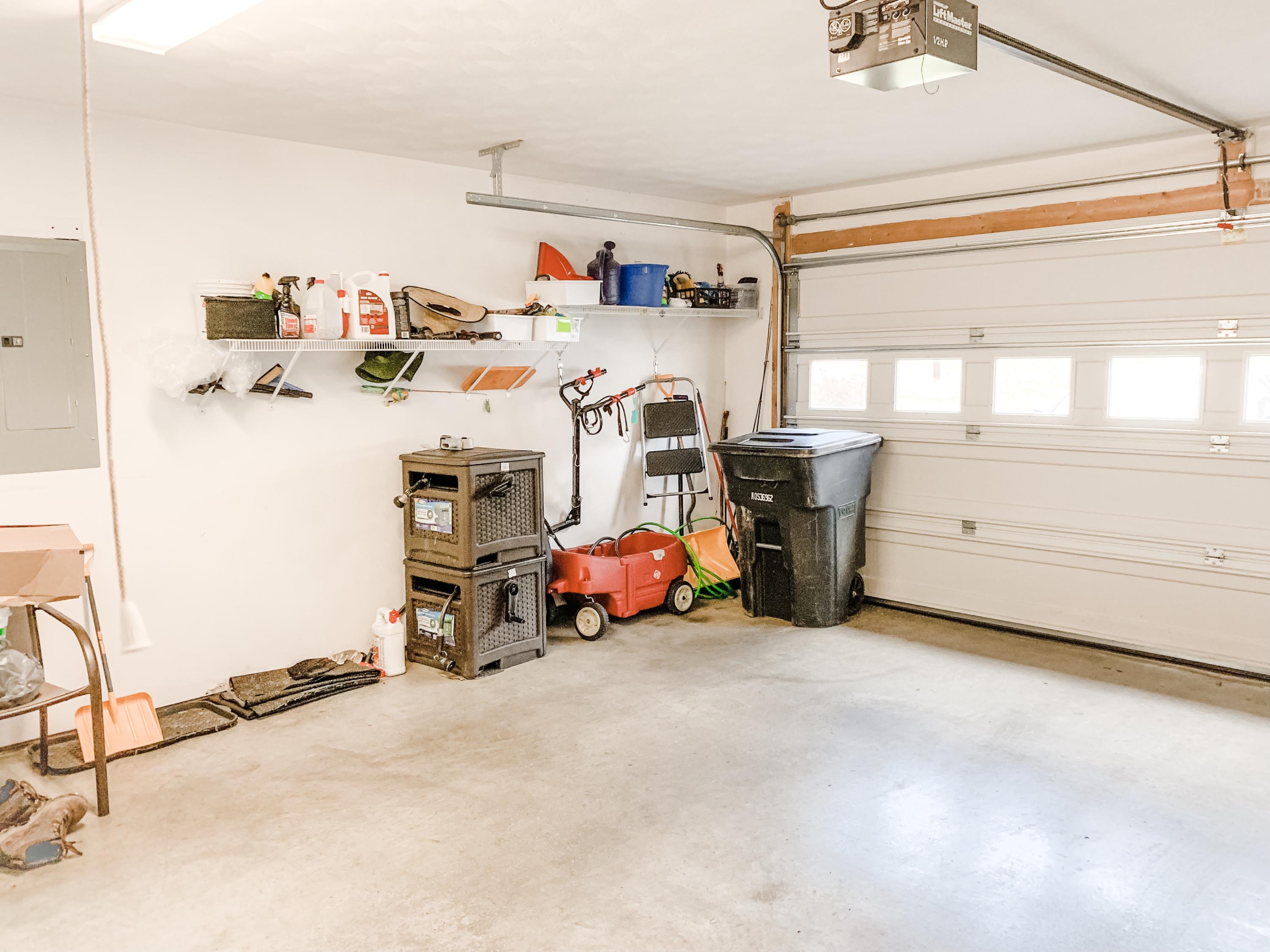 4242 Daugherty Road Salem, VA 24153 - Photo 28 of 40 a storage room with a window