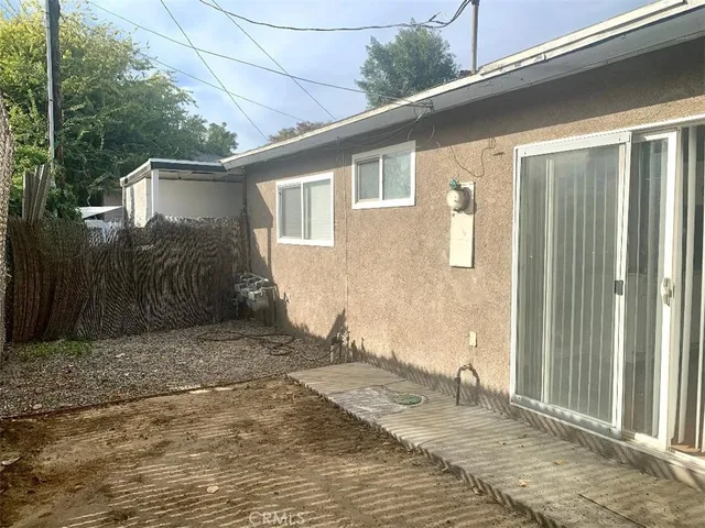 a view of a house with a backyard