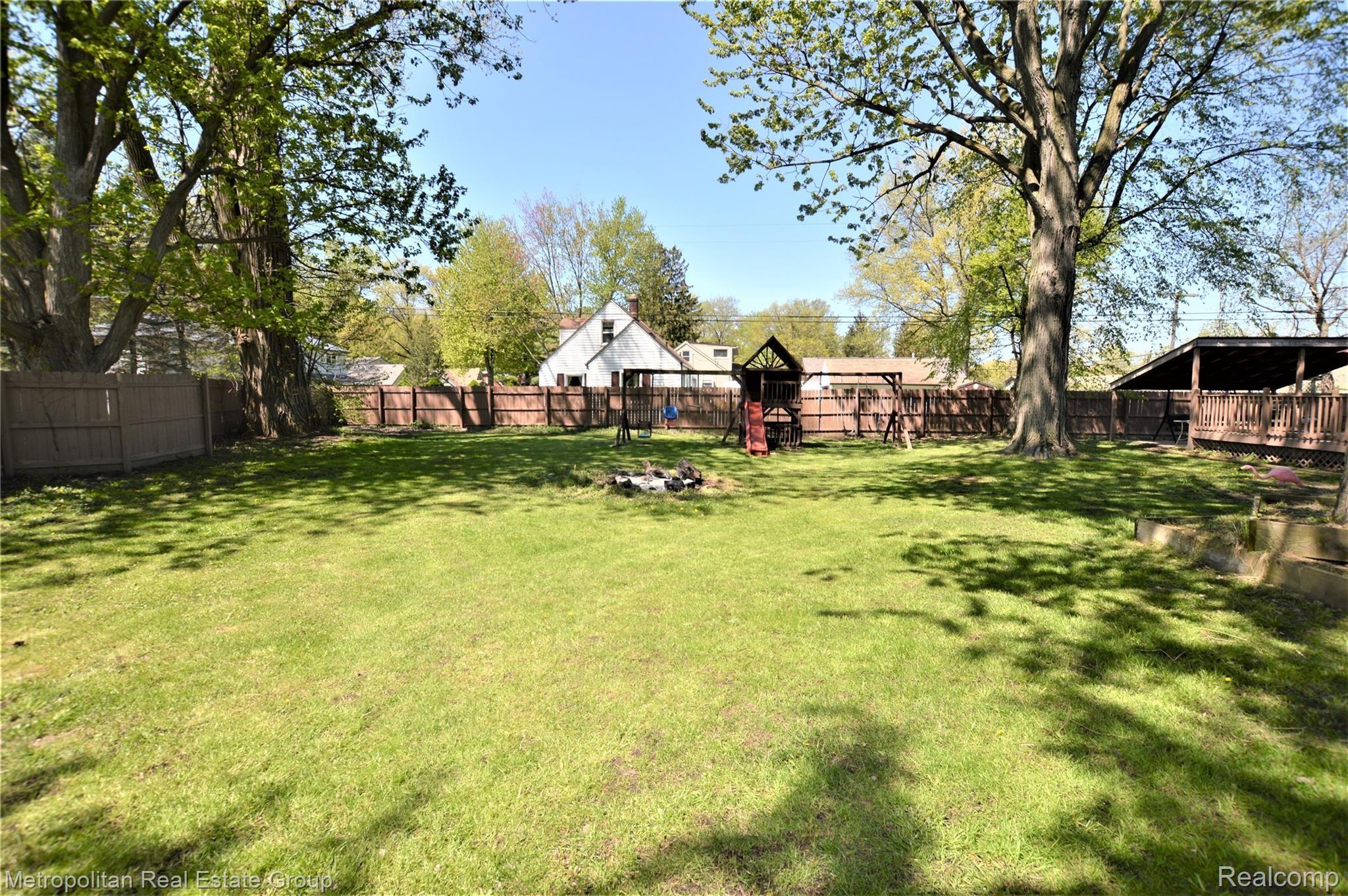 17910 Telegraph Road Romulus, MI 48174 - Photo 21 of 21 Backyard 1.jpg