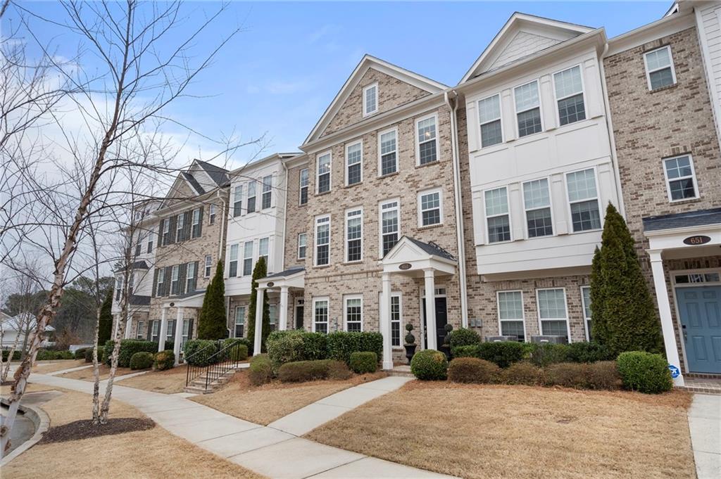 653 Hanlon Way Alpharetta, GA 30009 - Photo 4 of 43