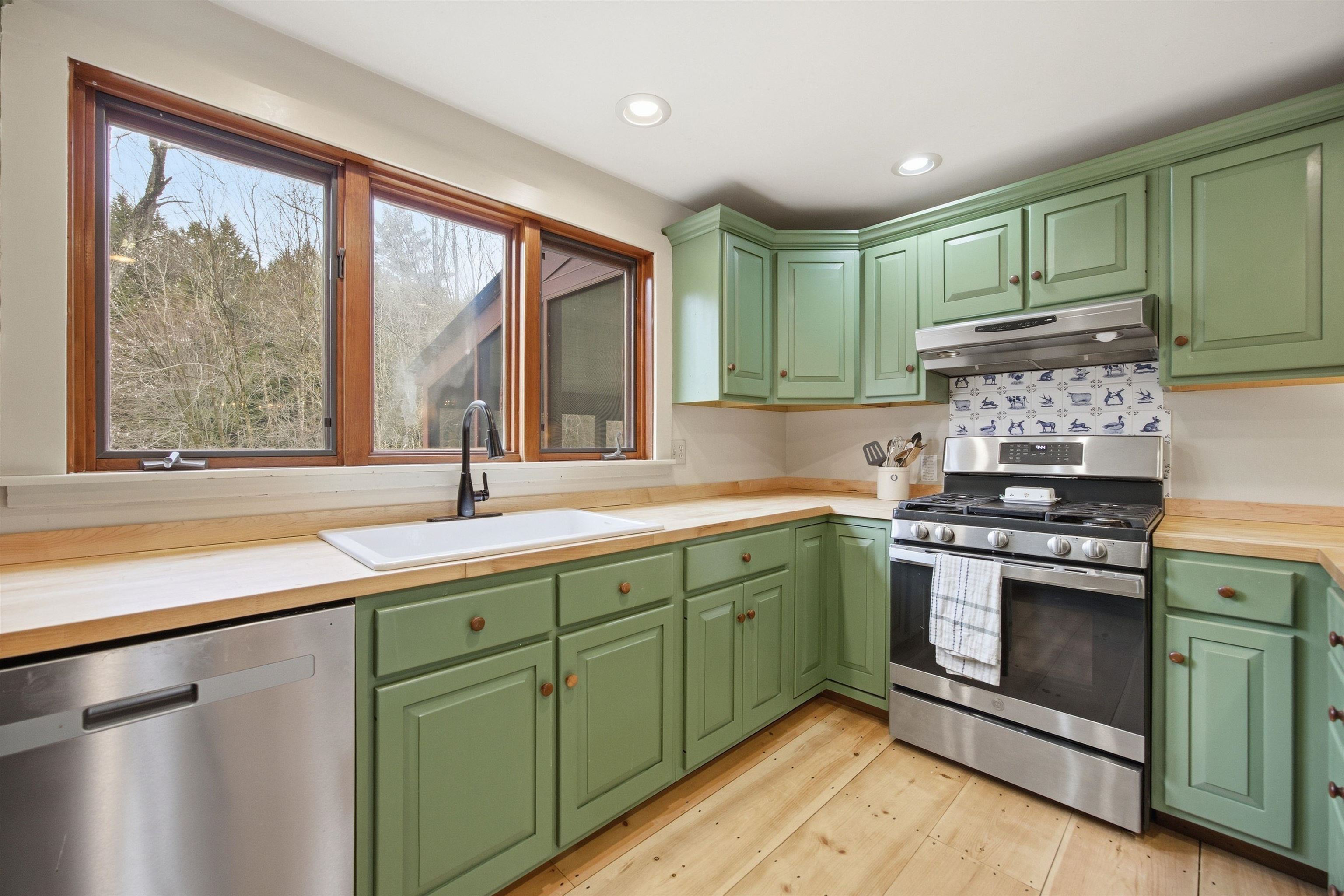 601 Cadwell Road Thetford, VT 05043 - Photo 5 of 45