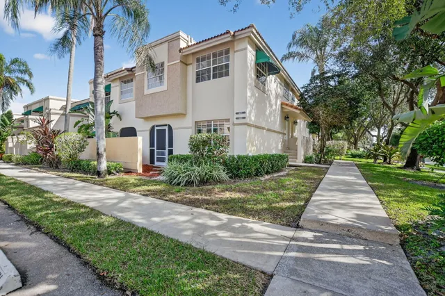 $3,400 | 6695 Via Regina, Boca Raton, FL 33433