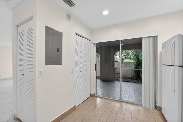 $3,400 | 6695 Via Regina, Boca Raton, FL 33433