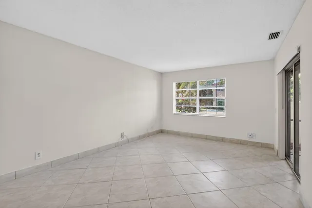 $3,400 | 6695 Via Regina, Boca Raton, FL 33433