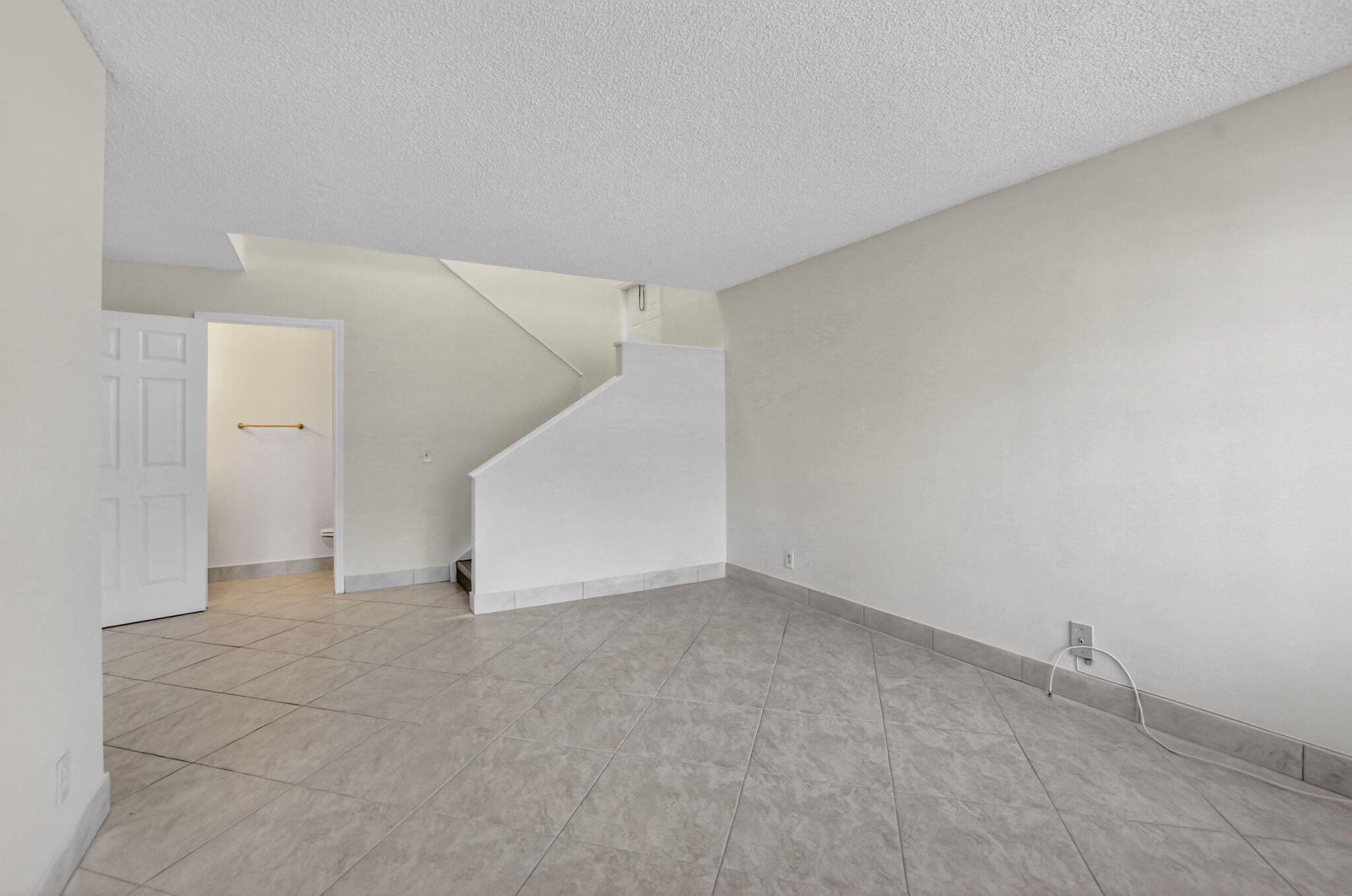 6695 Via Regina Boca Raton, FL 33433 - Photo 7 of 35 living room