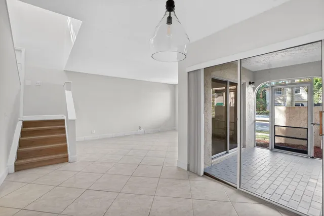 $3,400 | 6695 Via Regina, Boca Raton, FL 33433