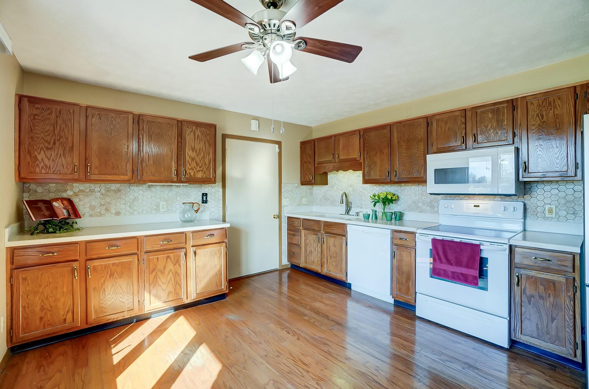 1048 Carson Lane Springfield, OH 45503 - Photo 9 of 32 Gallery Image 9