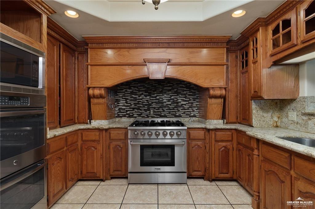 4523 South Tower Road Edinburg, TX 78542 - Photo 14 of 32 a stove top oven sitting inside of a kitchen