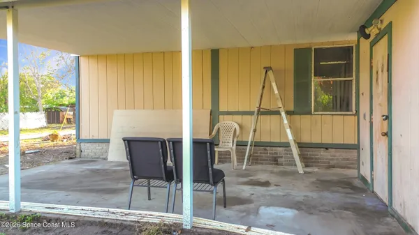 a view of a house with a tub