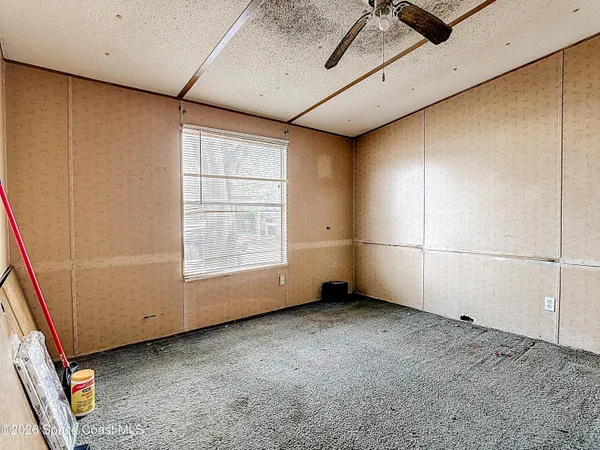a view of livingroom with furniture