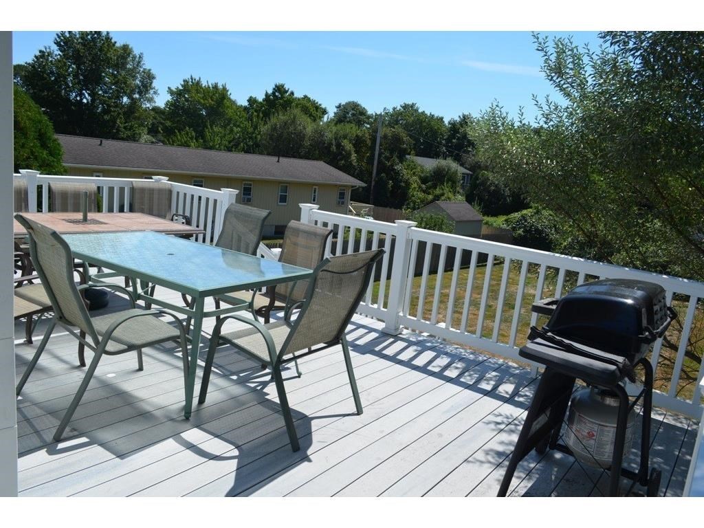 82 Angell Road Narragansett, RI 02882 - Photo 5 of 25