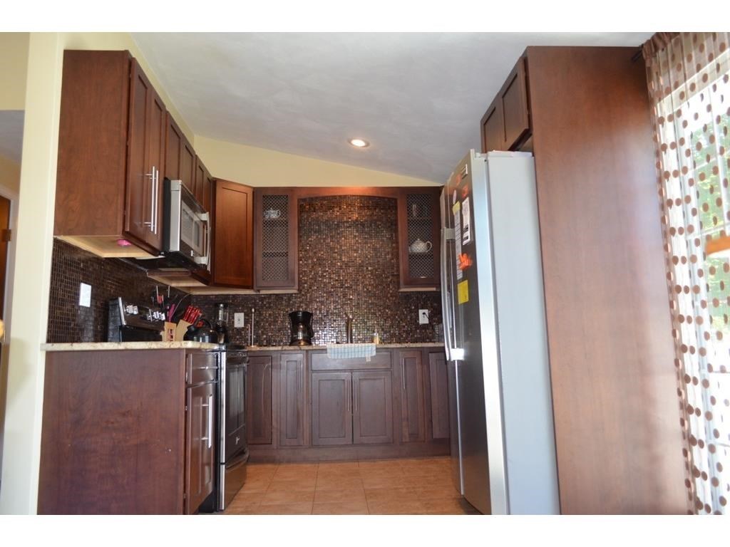 82 Angell Road Narragansett, RI 02882 - Photo 9 of 25