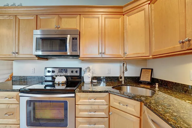 $780,000 | 943 Ocean Boulevard, Unit 21, Hampton, NH 03842