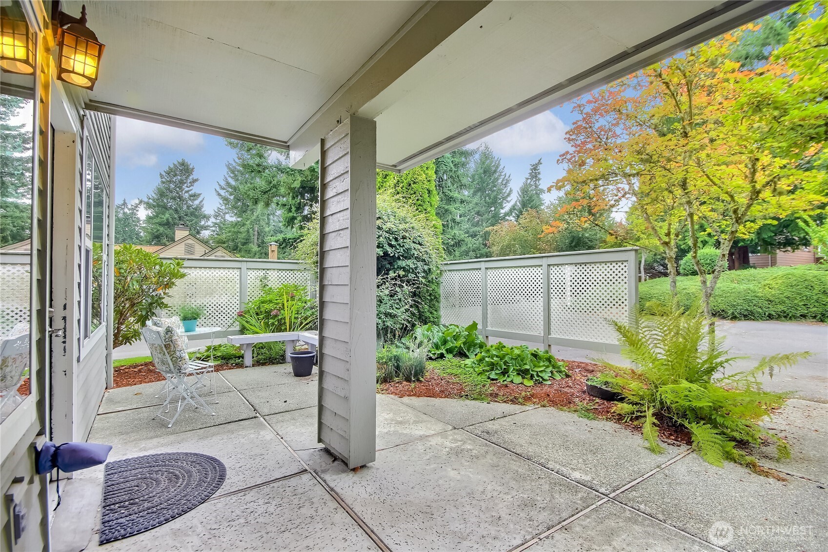 4106 221st Place Southeast, Unit 1072 Issaquah, WA 98029 - Photo 3 of 40 a room with garden view