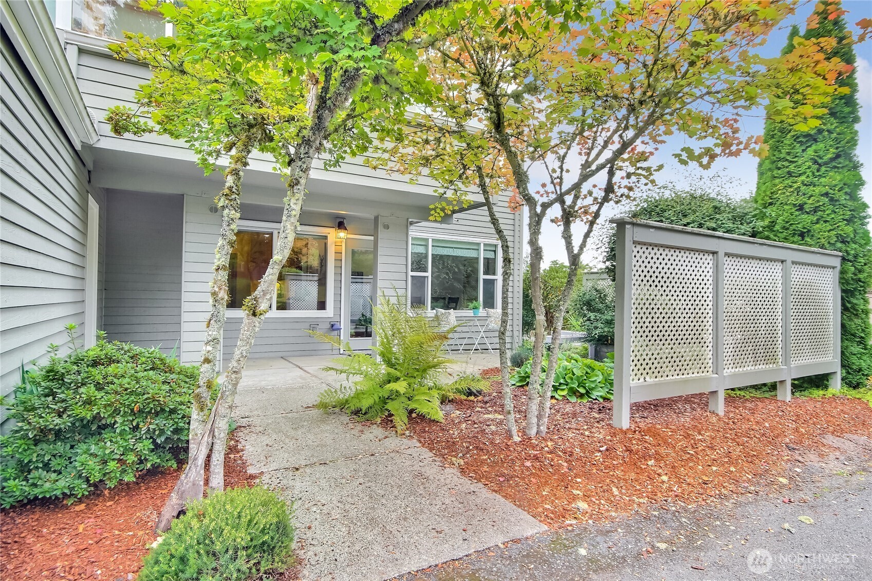 4106 221st Place Southeast, Unit 1072 Issaquah, WA 98029 - Photo 4 of 40 a front view of a house with garden