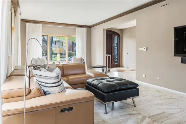 $2,295,000 | 230 Greenleaf Avenue, Wilmette, IL 60091
