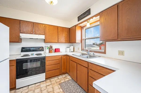 $192,000 | 812 Main Street North, Minnesota Lake, MN 56068