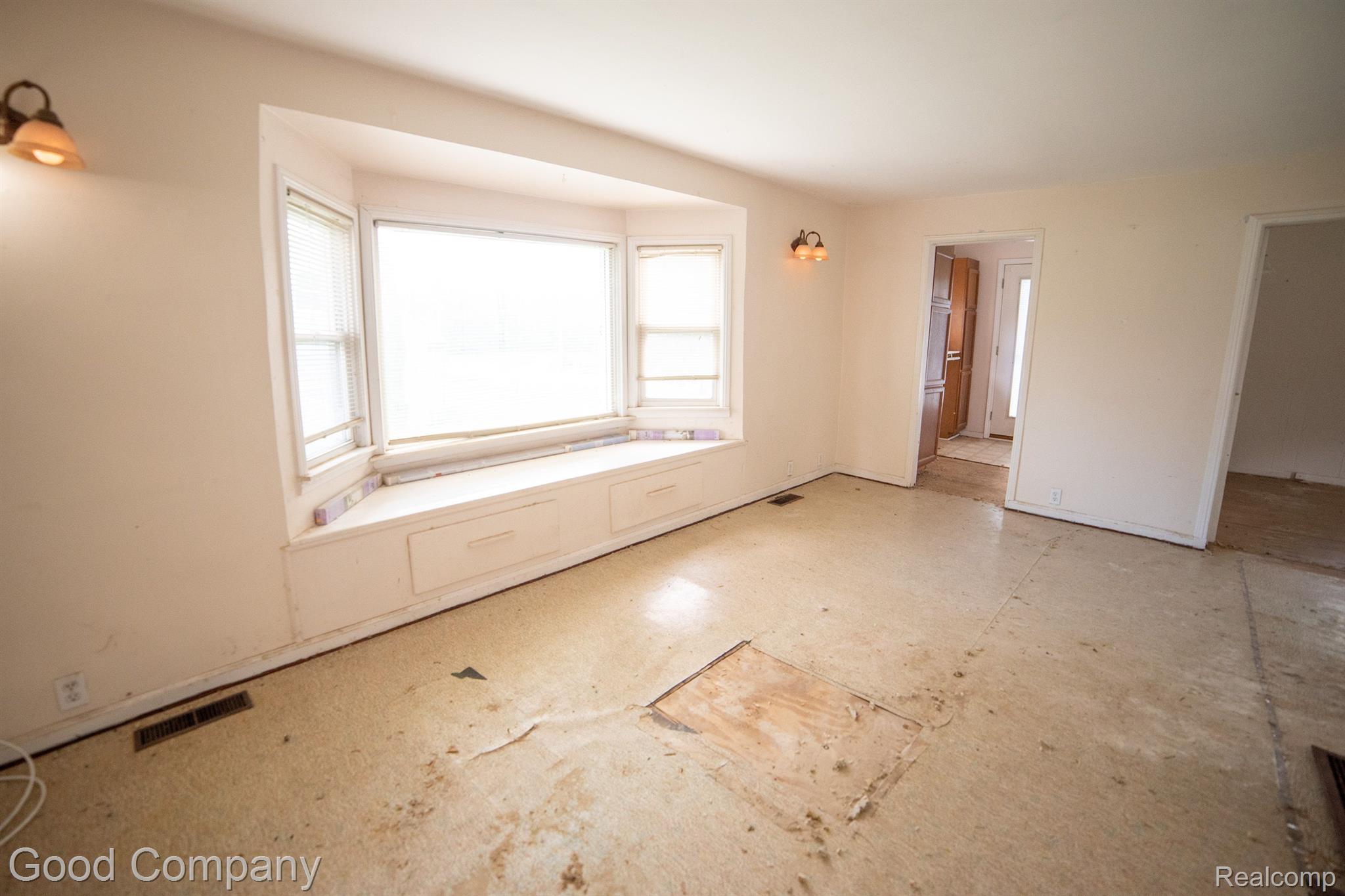3052 Greenwood Street Rochester, MI 48309 - Photo 7 of 17 Gallery Image 7
