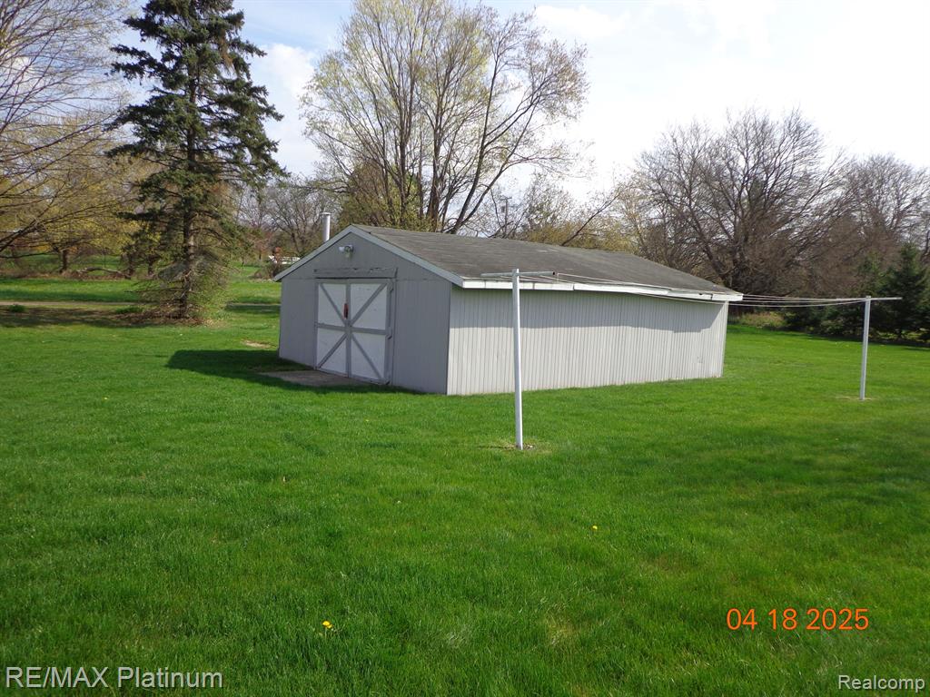3462 North Hickory Ridge Road Highland, MI 48357 - Photo 5 of 33 Gallery Image 5